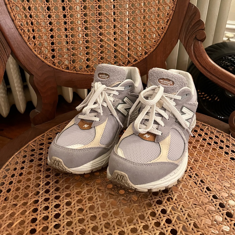 2002r New Balance Sneakers